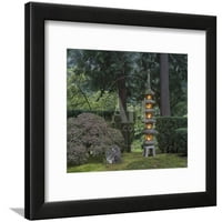 Stone Lantern osvijetljen svijećama, japanski vrt Portland, Oregon, SAD, Svjetska kultura uokvirena umjetnička